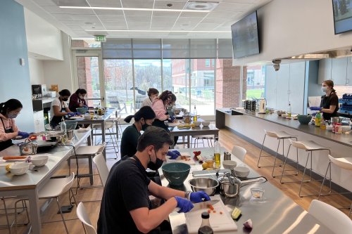 Students in the teaching kitchen