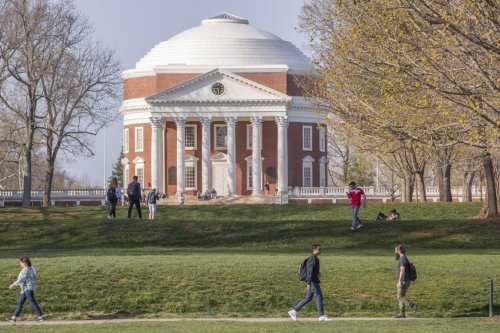Students on the lawn in front of the Rotunda