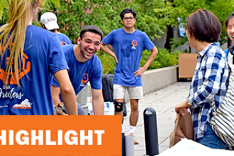 Highlight Greeters helping students move in