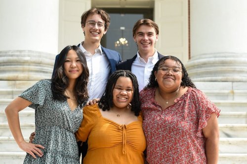 MLI students on the steps of the Rotunda
